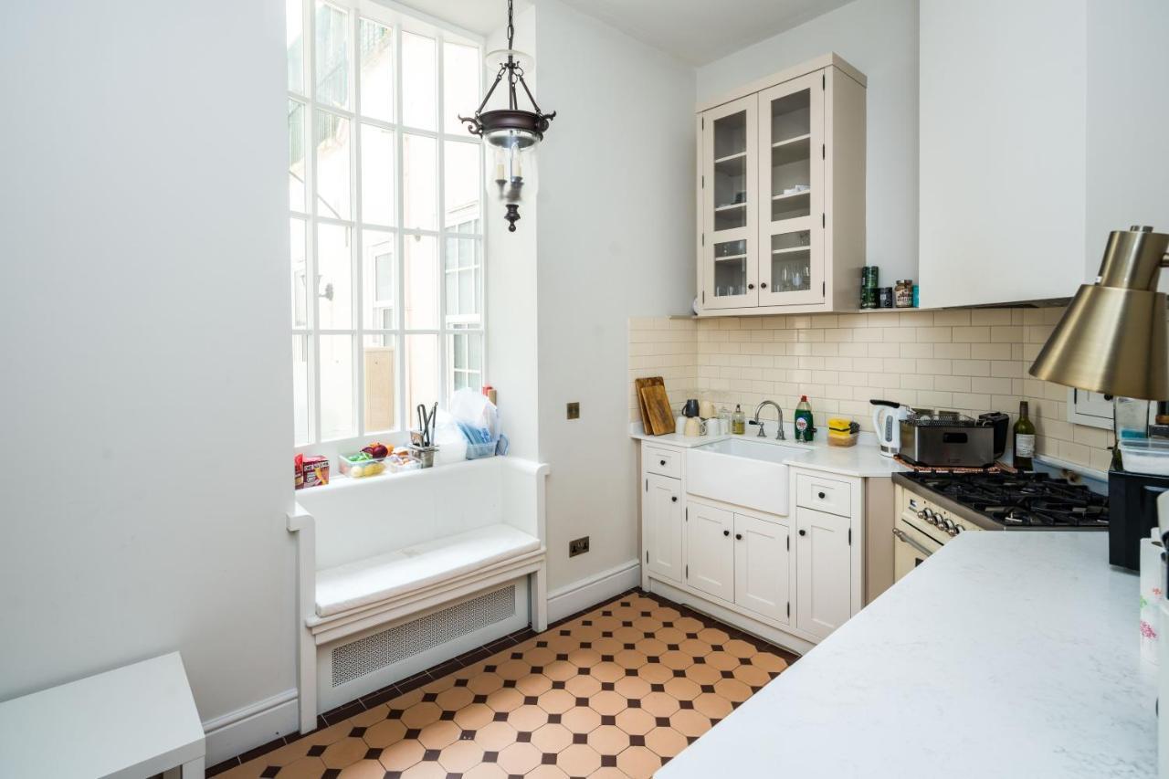 לונדון 4 Bedroom House Up To 10 People At Heart Of Kensington And Chelsea מראה חיצוני תמונה