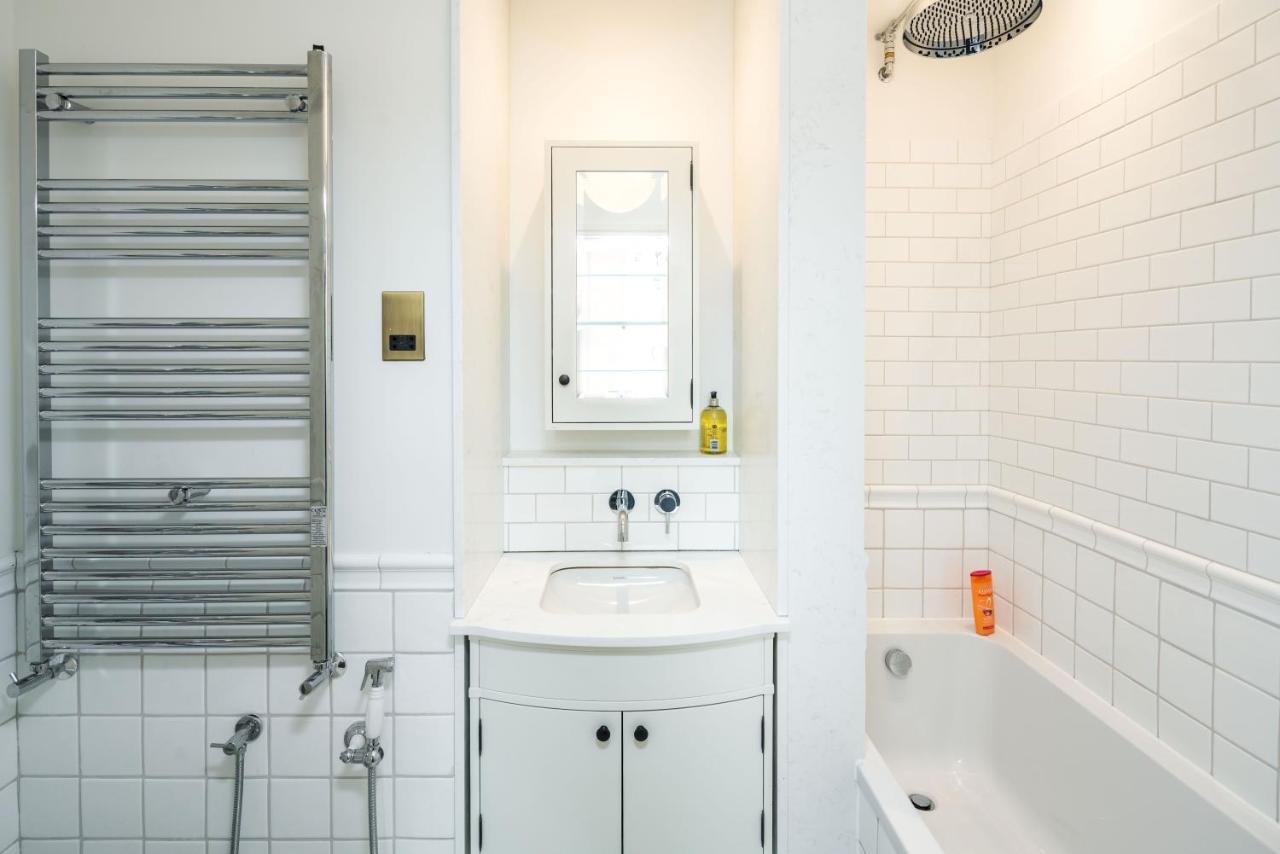 לונדון 4 Bedroom House Up To 10 People At Heart Of Kensington And Chelsea מראה חיצוני תמונה