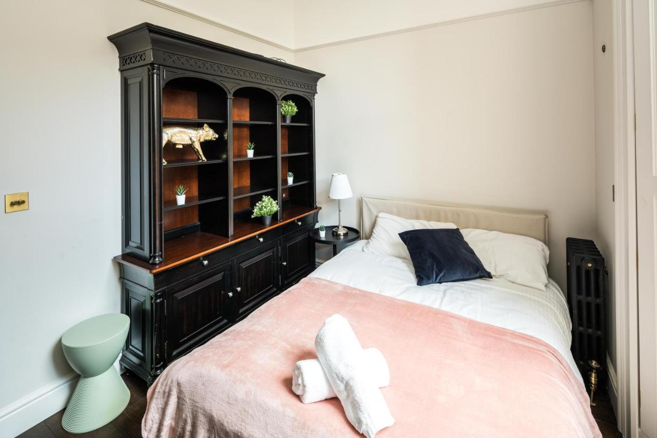 לונדון 4 Bedroom House Up To 10 People At Heart Of Kensington And Chelsea מראה חיצוני תמונה