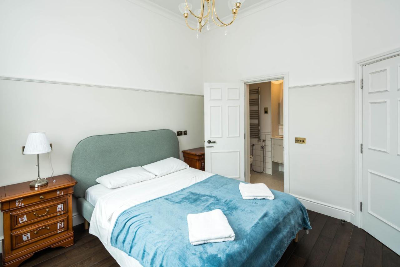 לונדון 4 Bedroom House Up To 10 People At Heart Of Kensington And Chelsea מראה חיצוני תמונה